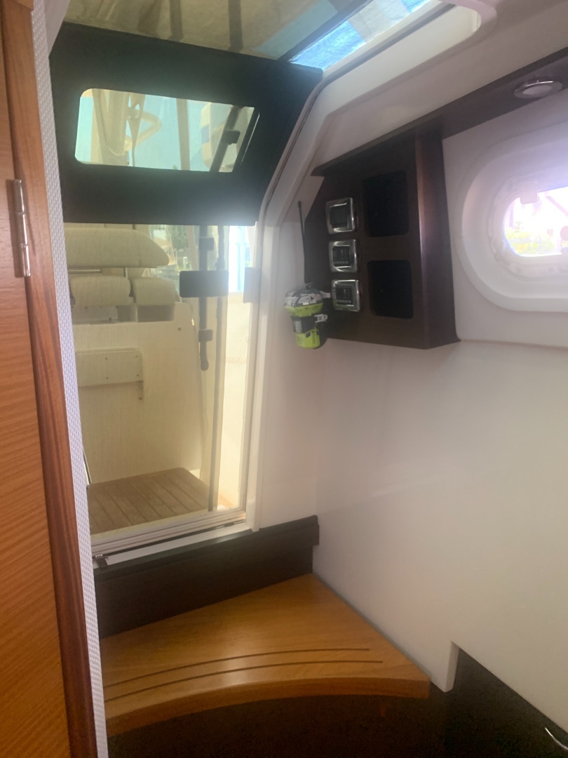 2017 Pursuit S 408 - Image 22
