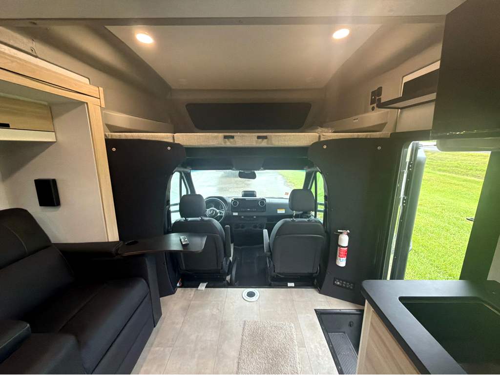 2027 ENTEGRA COACH QWEST 25L - Image 17