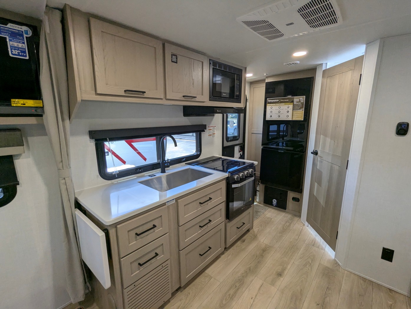 2026 Forest River Rockwood Mini Lite 2109S - Image 18