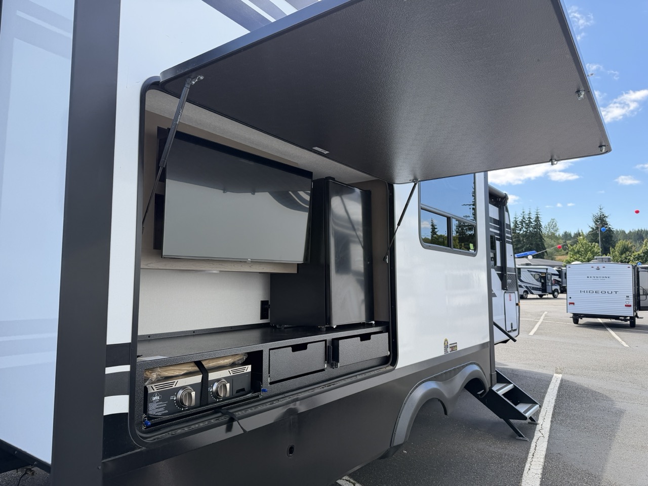 2026 Grand Design Reflection Travel Trailer 317RSTS - Image 5