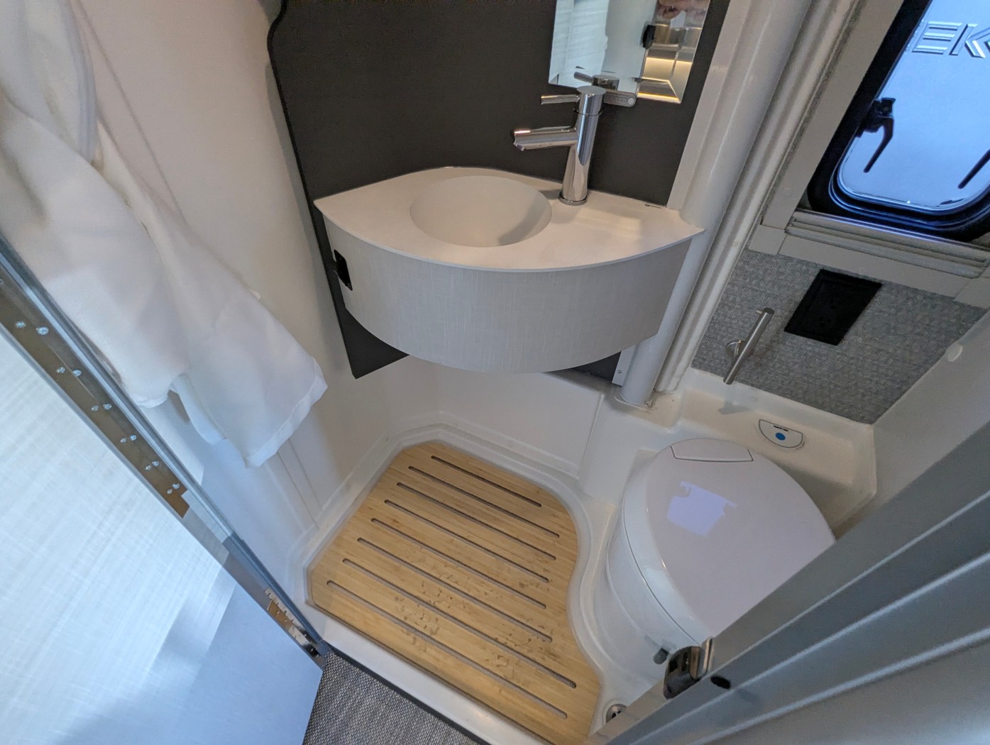 2026 Winnebago EKKO Sprinter 23B AWD - ATH Edition - Image 27