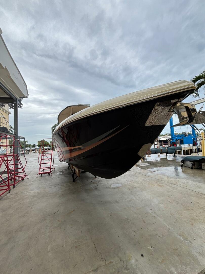 2013 Statement 35 Center Console - Image 6