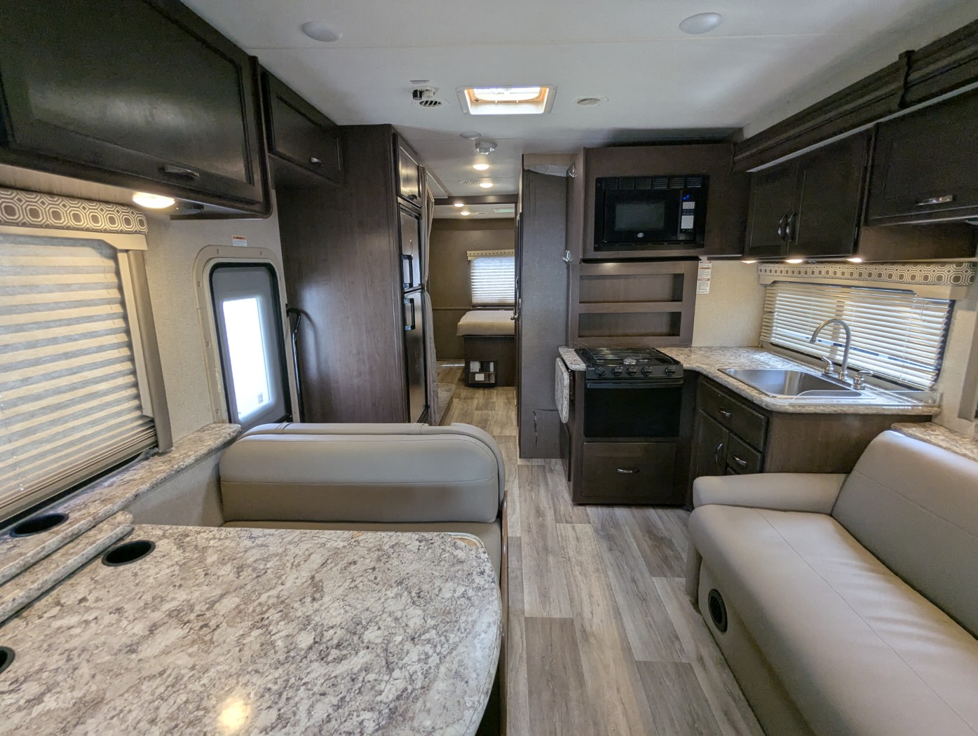 2020 Thor Motor Coach Four Winds 31E - Image 10