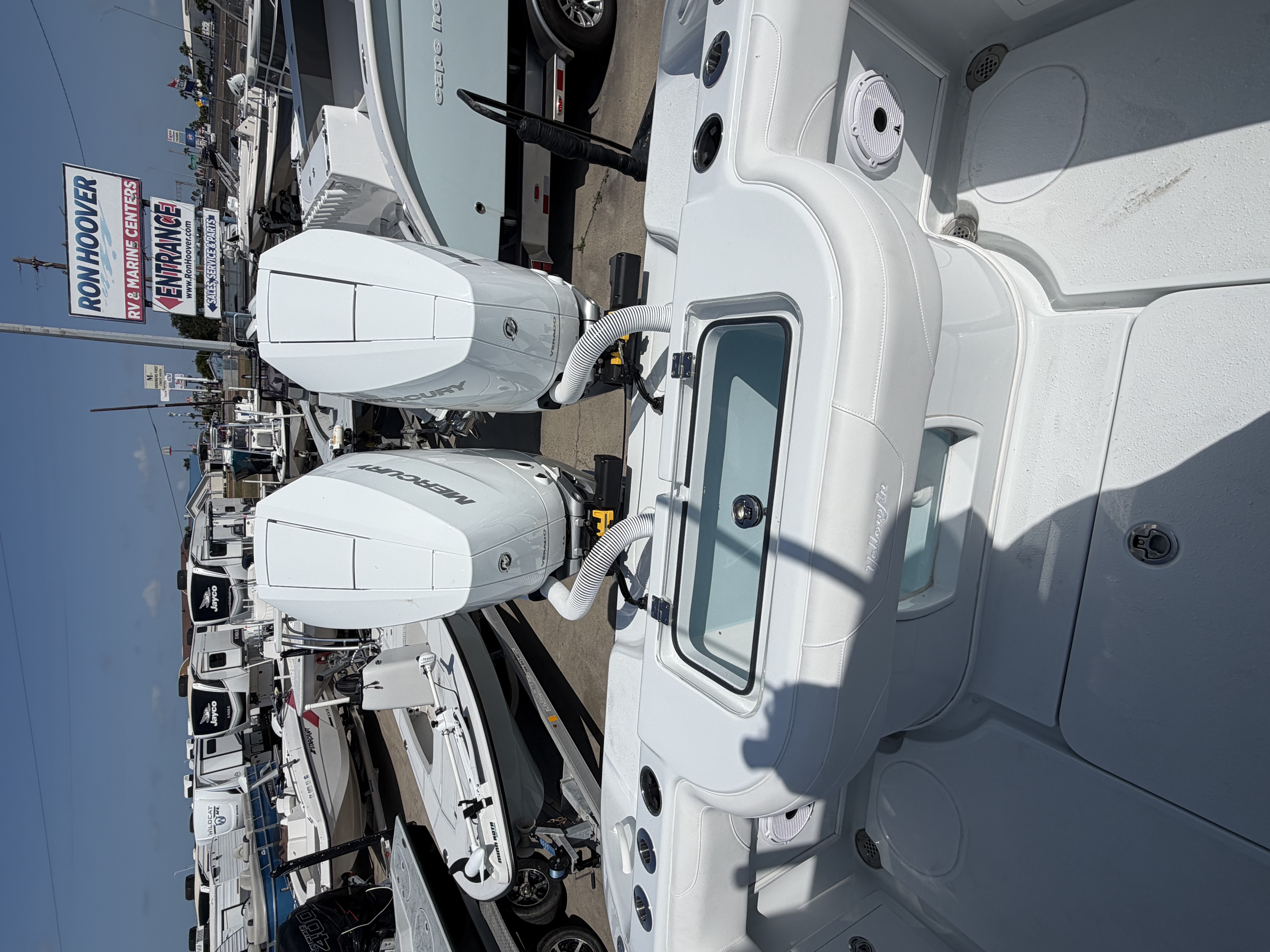 2027 YELLOWFIN 32 OFFSHORE - Image 5