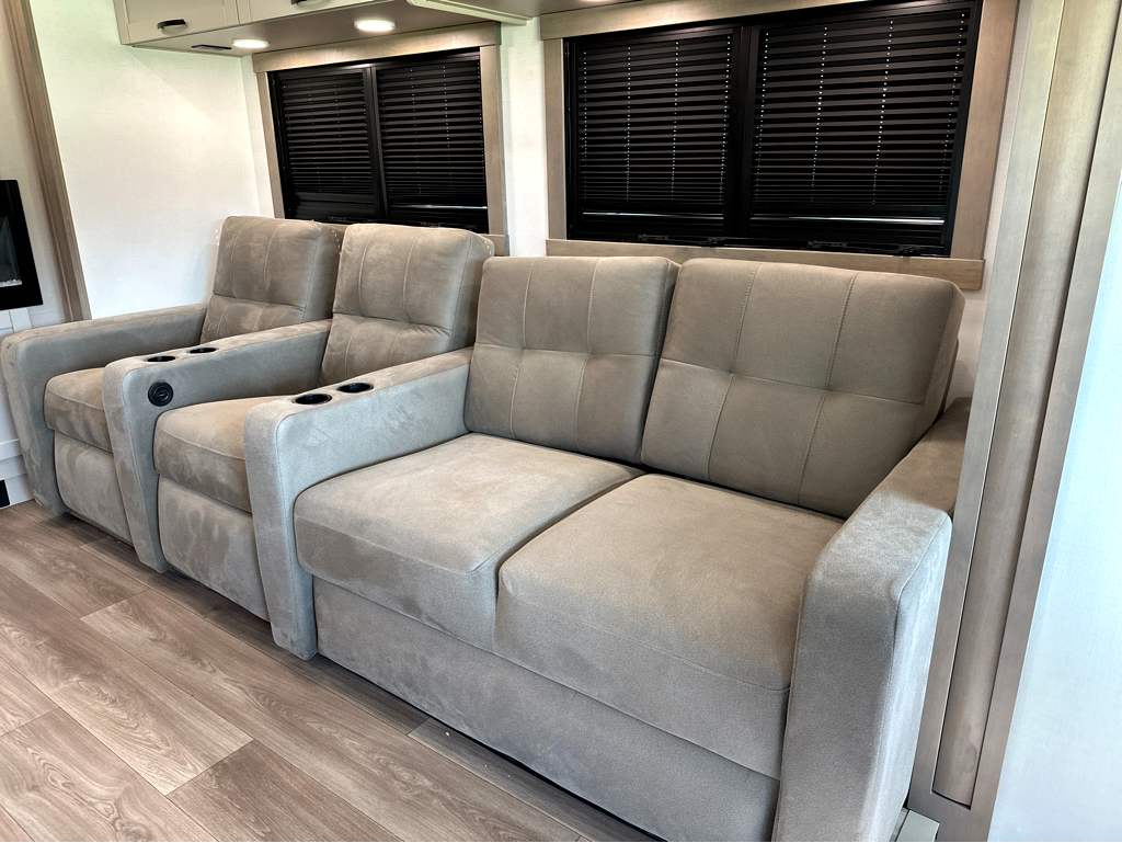 2027 ENTEGRA COACH VISION XL 36C - Image 10