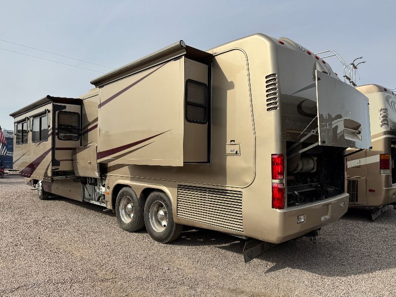 2004 Monaco Executive 40PBT - Image 2