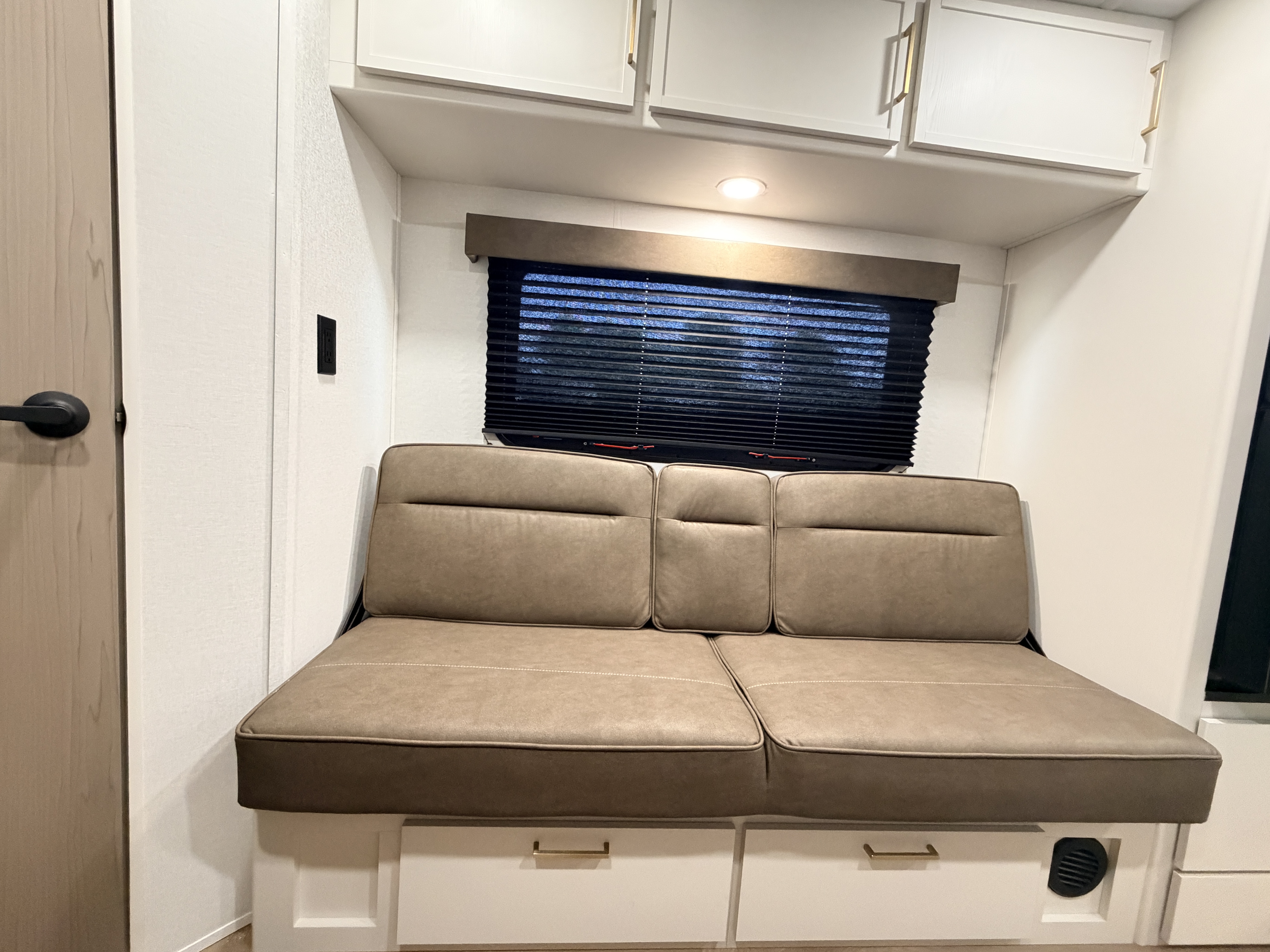 2027 Grand Design Transcend XPLOR 24BHX - Image 12