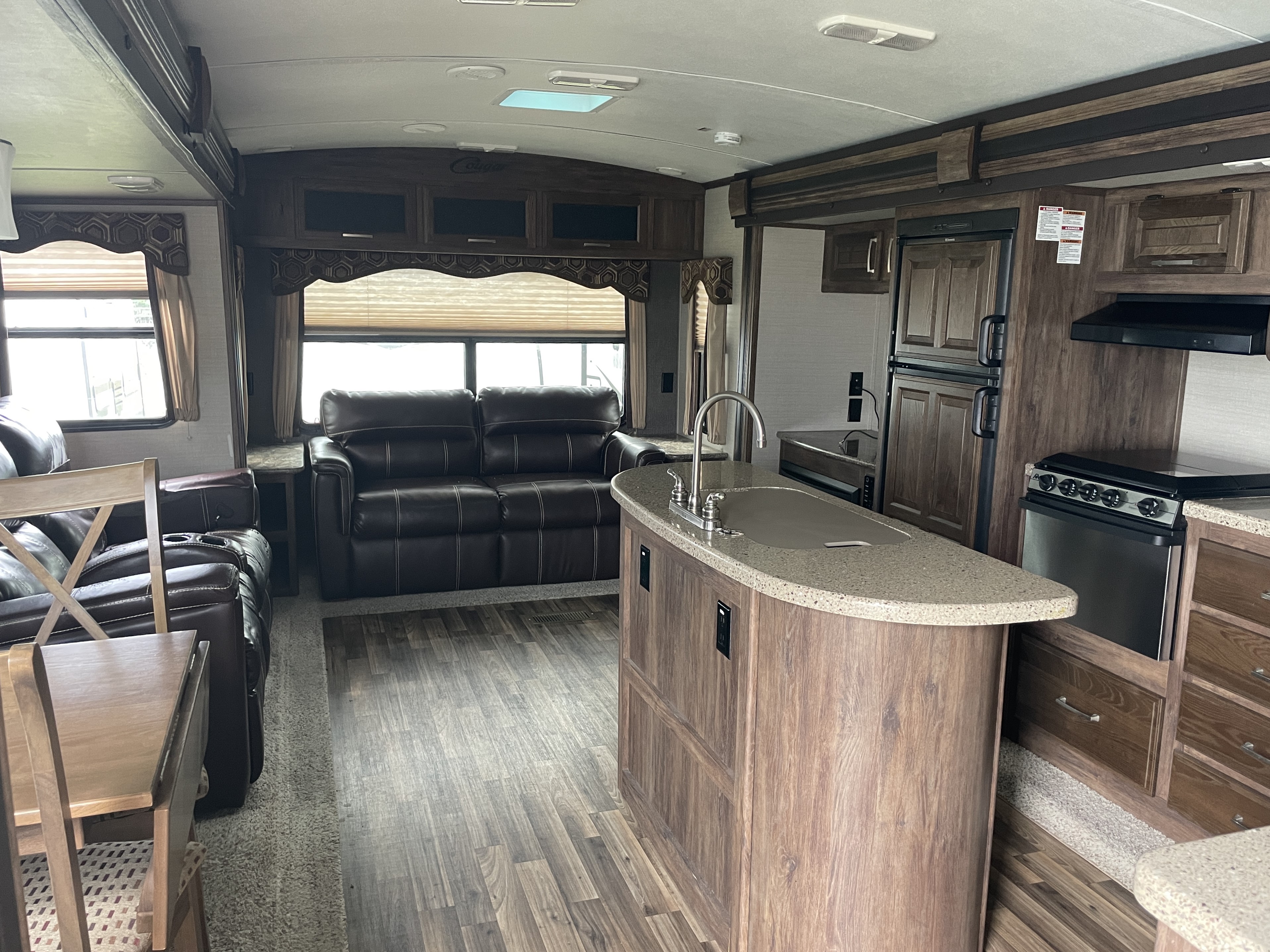 2016 Keystone RV Cougar Half-Ton 30RLI - Image 8