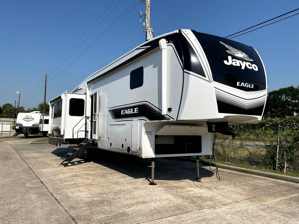 2026 JAYCO Eagle 335 LSTS - Image 2