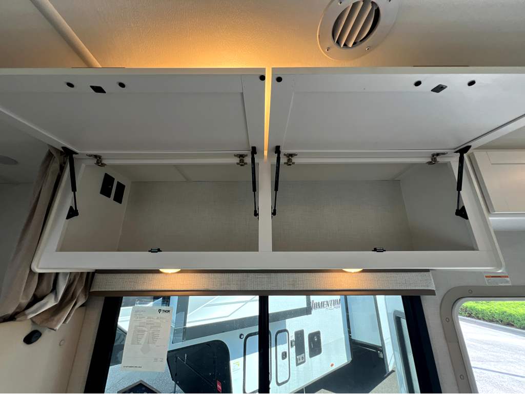 2027 THOR MOTOR COACH MAGNITUDE GA28 - Image 11