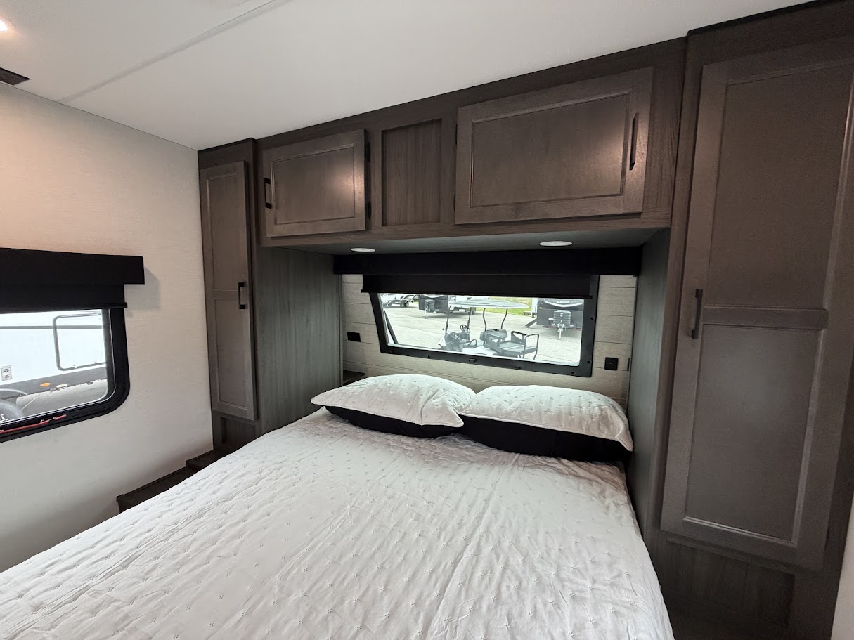 2026 VENTURE RV SPORTTREK 327VIK - Image 71