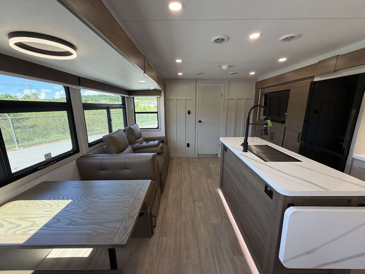 2027 VENTURE RV SPORTTREK 343VIB - Image 14