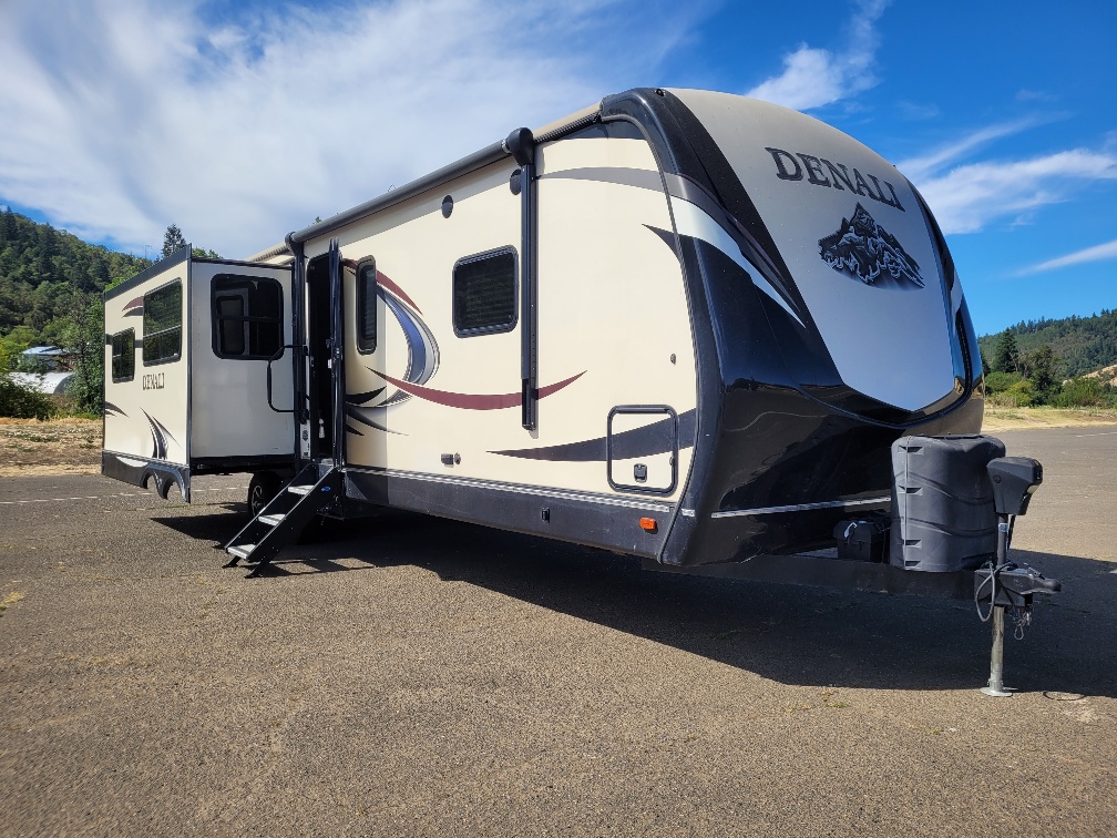 2016 Dutchmen Denali 287 RE - Image 1