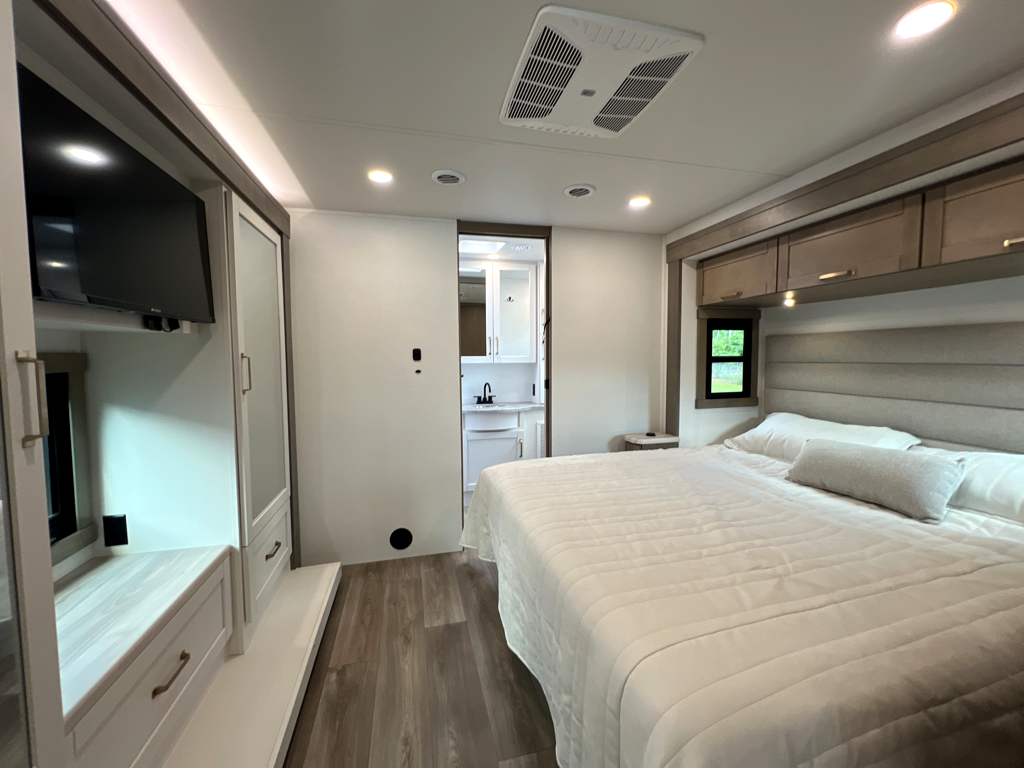 2027 JAYCO PRECEPT 36C - Image 19