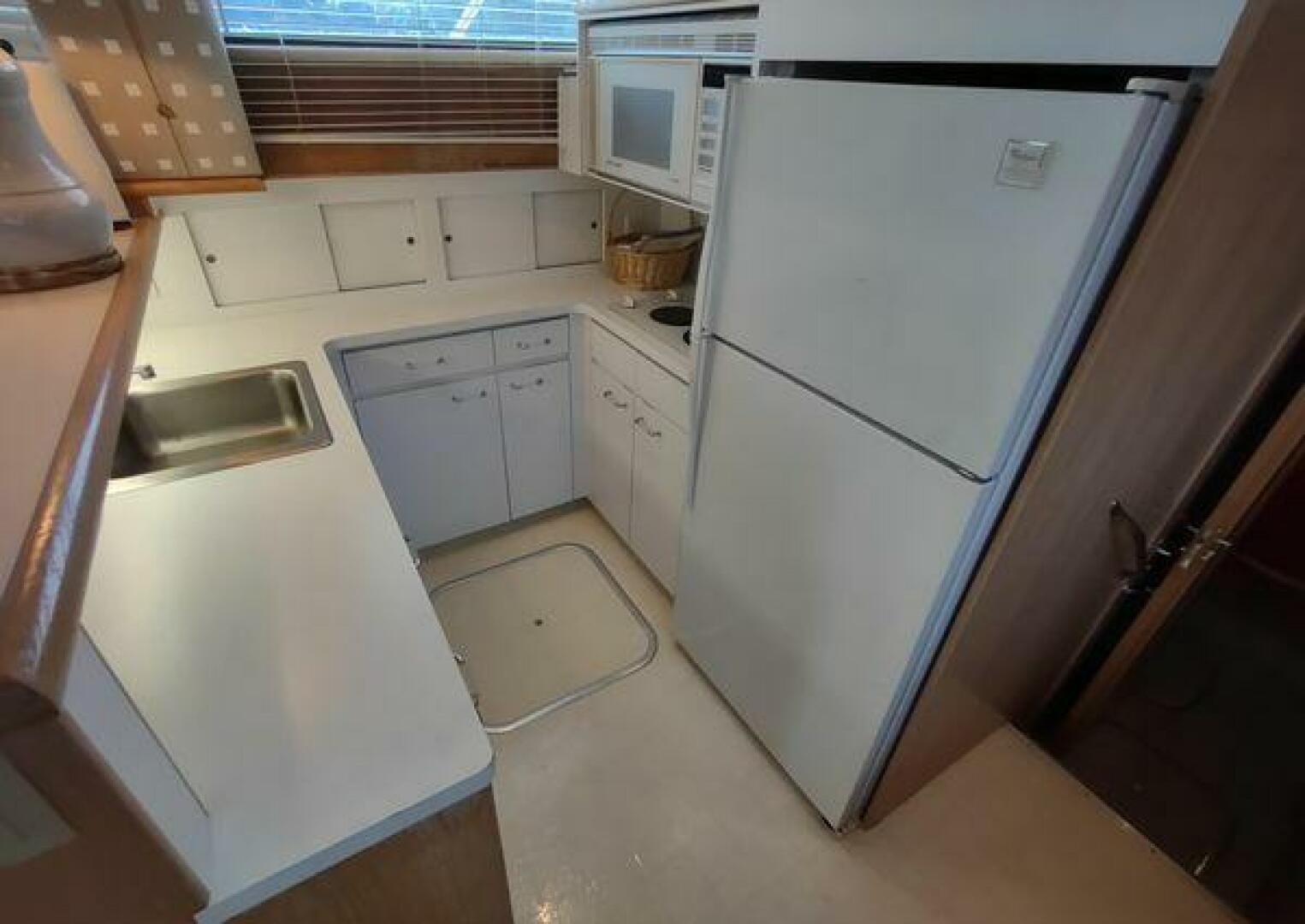 1996 Hatteras 50' Sport Deck - Image 43