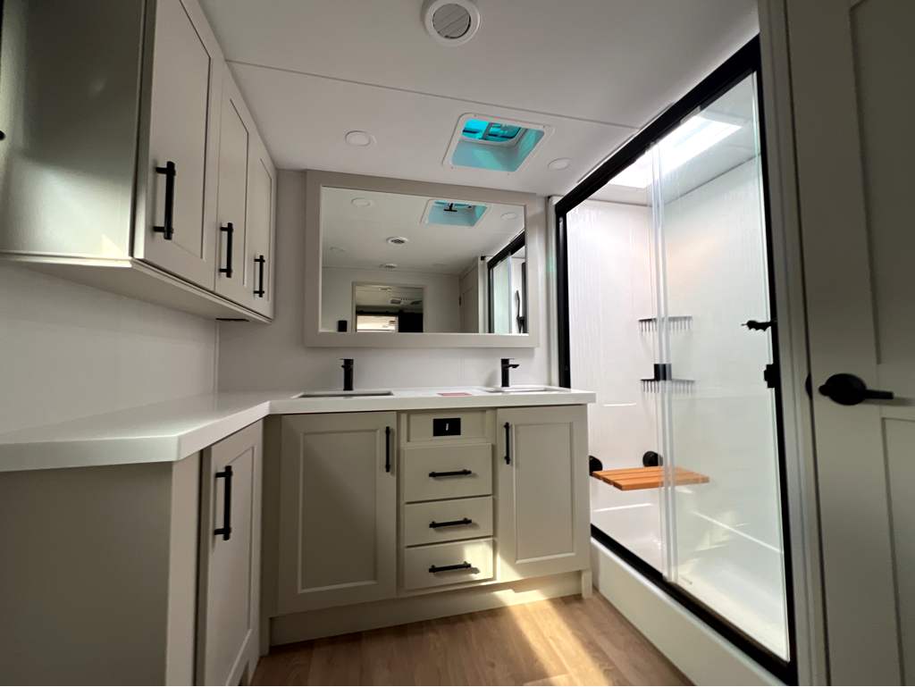 2026 GRAND DESIGN SOLITUDE 380FL - Image 21