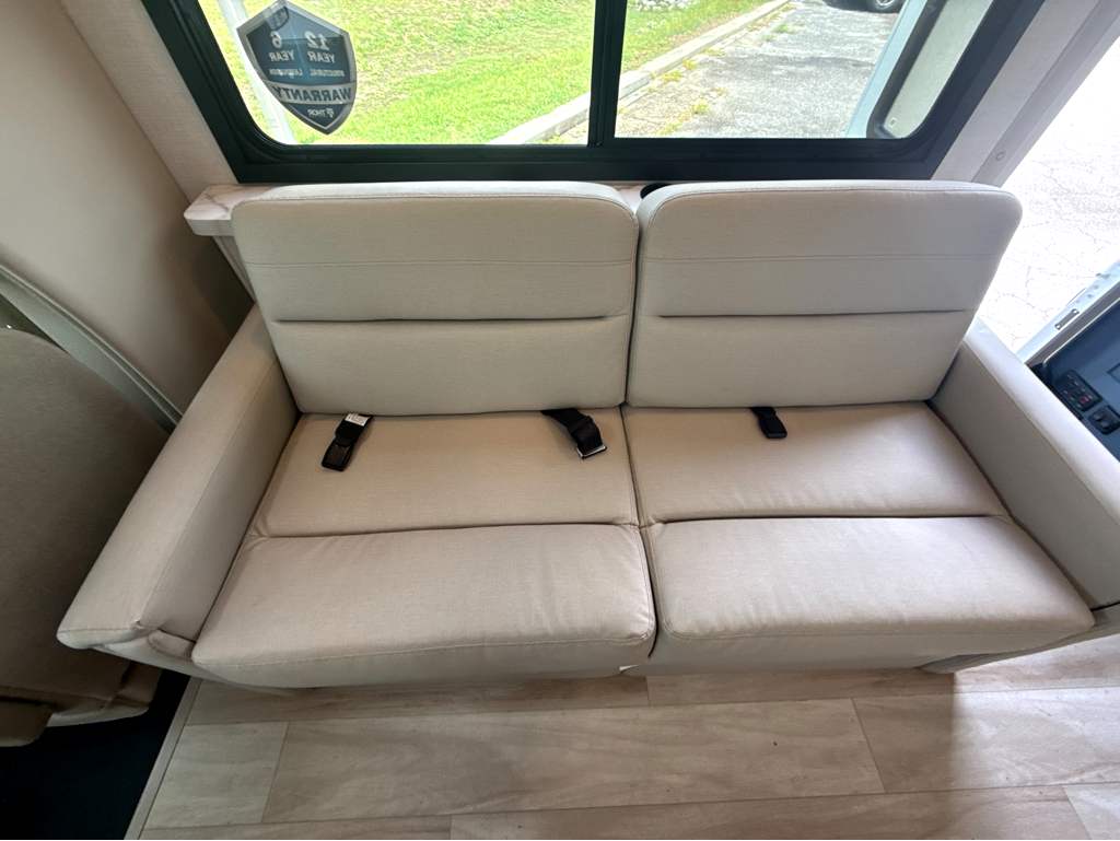 2027 THOR MOTOR COACH MAGNITUDE GA31 - Image 14