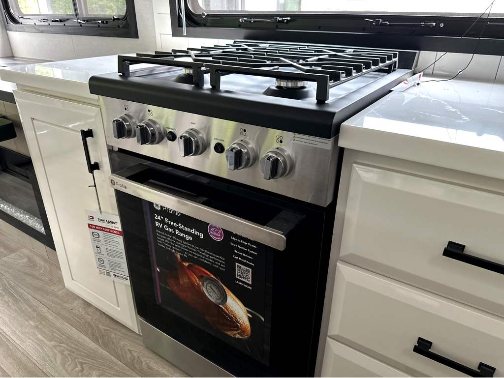 2027 JAYCO PINNACLE 32RLTS - Image 16