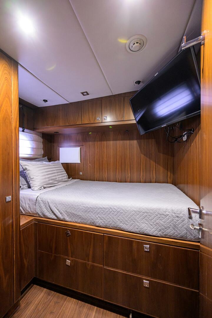 2018 Hargrave Raised Pilothouse - Image 58