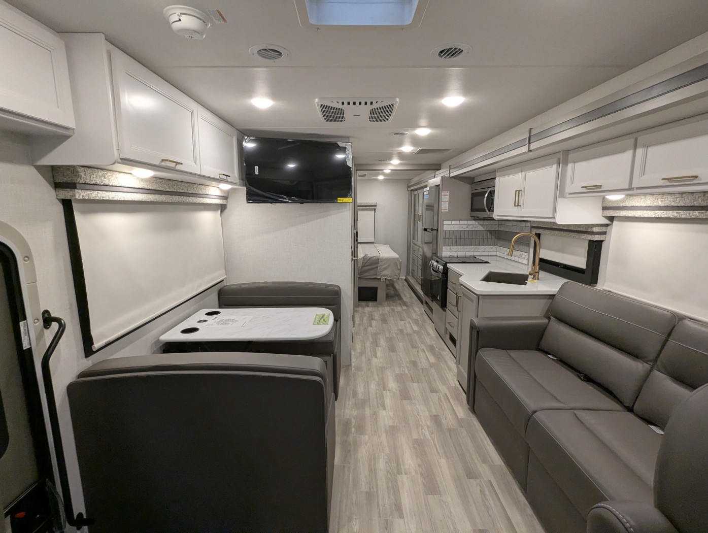 2026 Thor Motor Coach Windsport 29L - Image 12