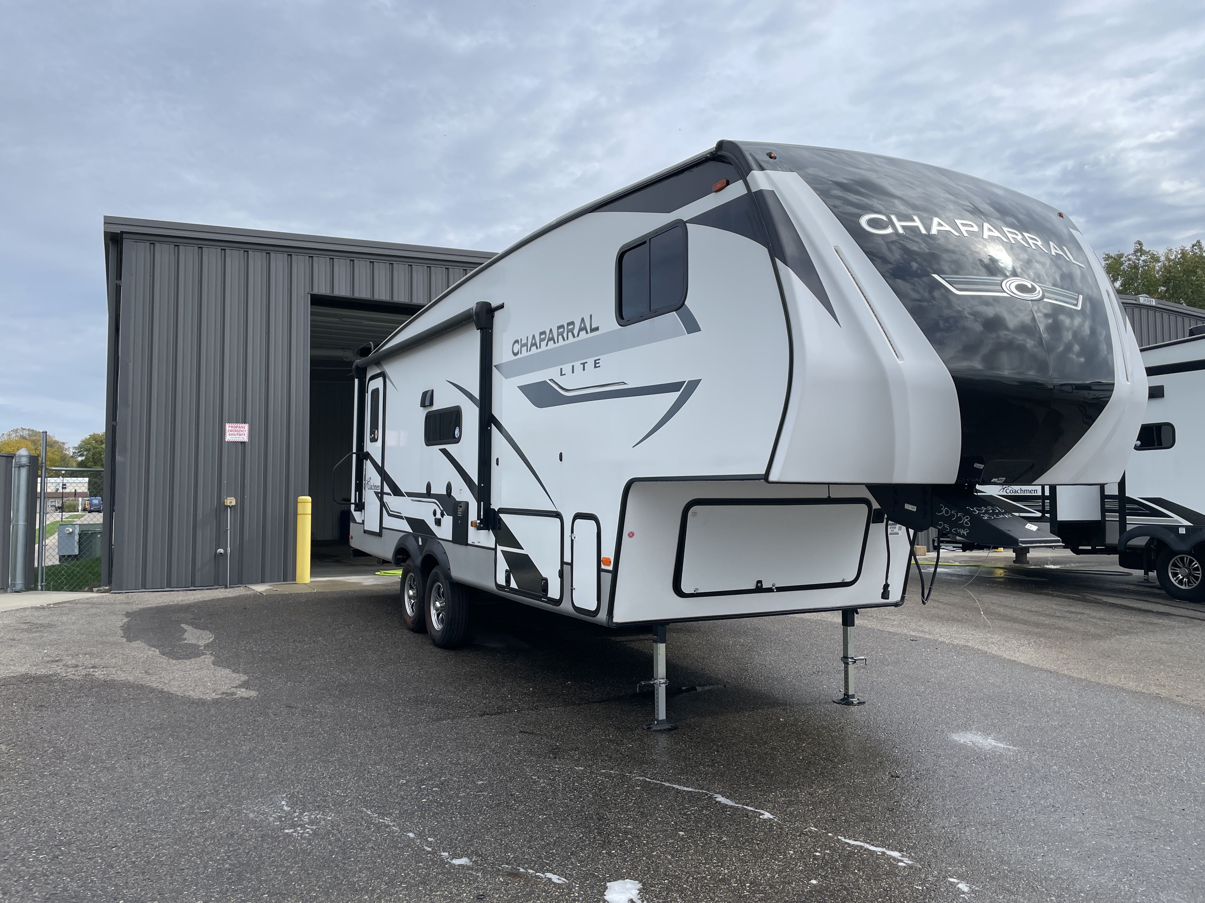 2023 Coachmen Chaparral Lite 25RE - Image 1