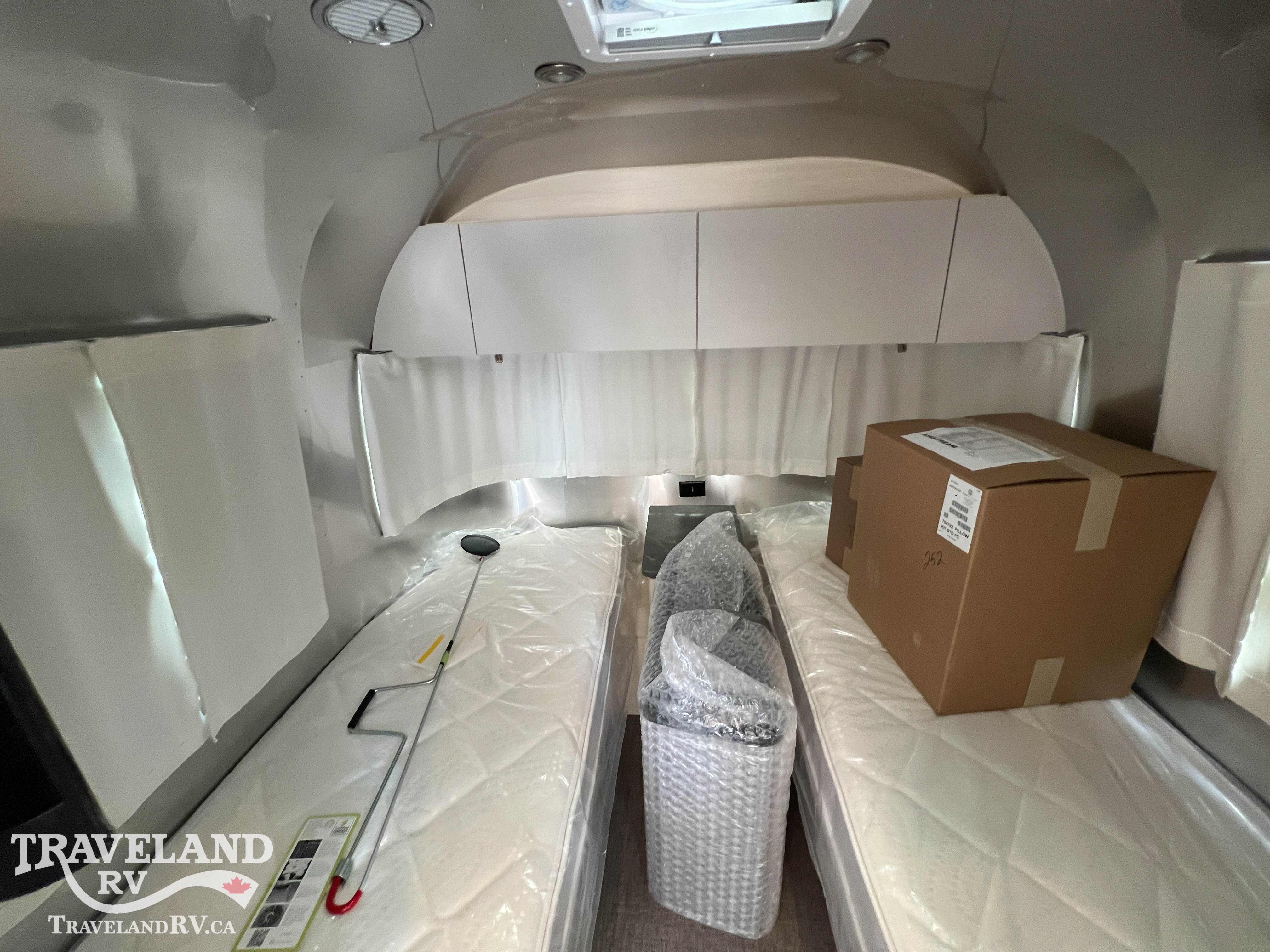 2026 Airstream Flying Cloud 23FBT - Image 22