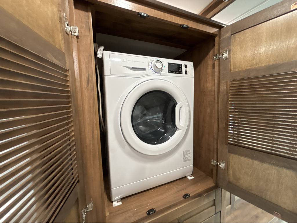 2026 JAYCO SENECA 37M - Image 25