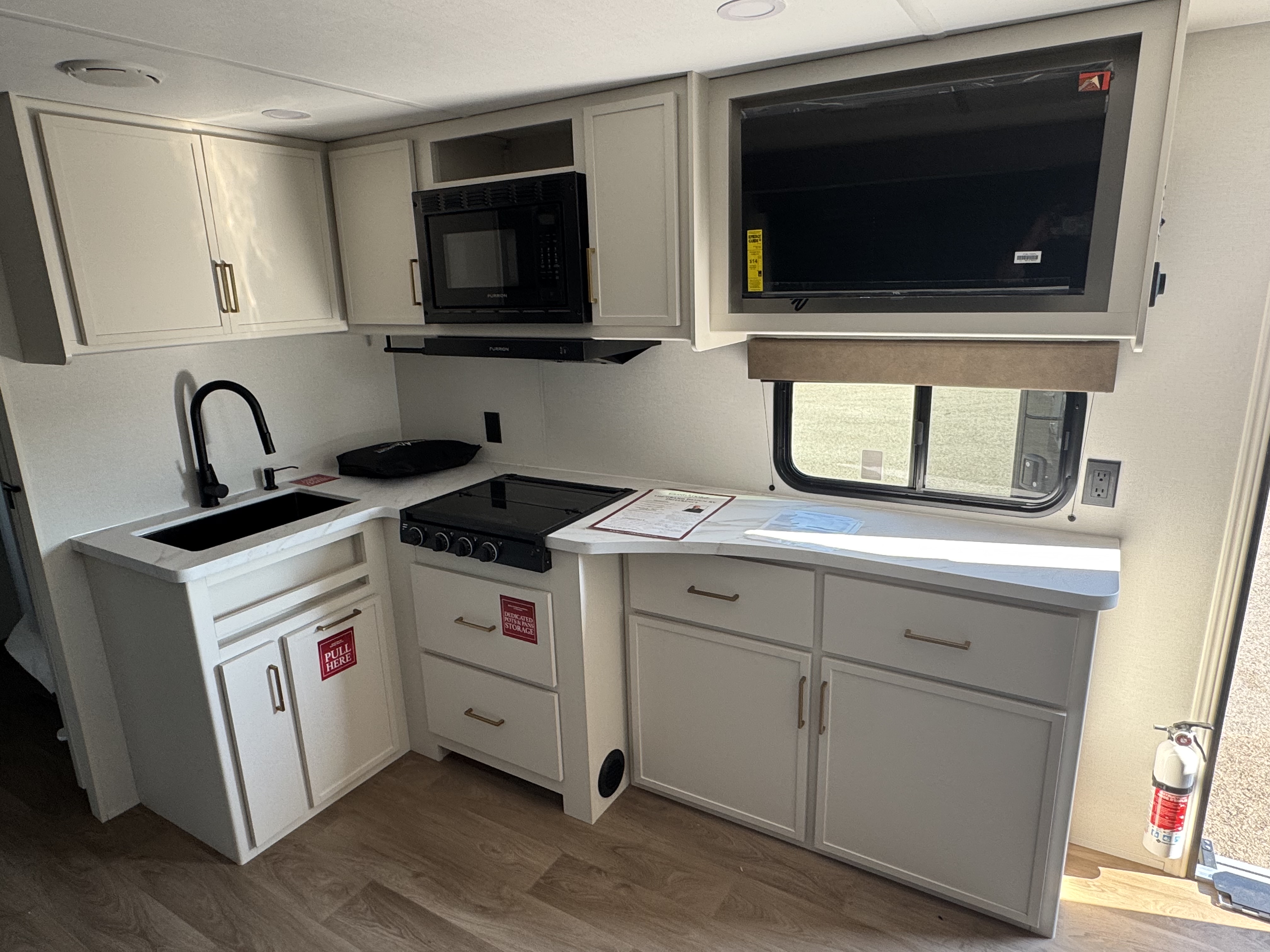 2027 GRAND DESIGN TRANSCEND 265BHT - Image 11