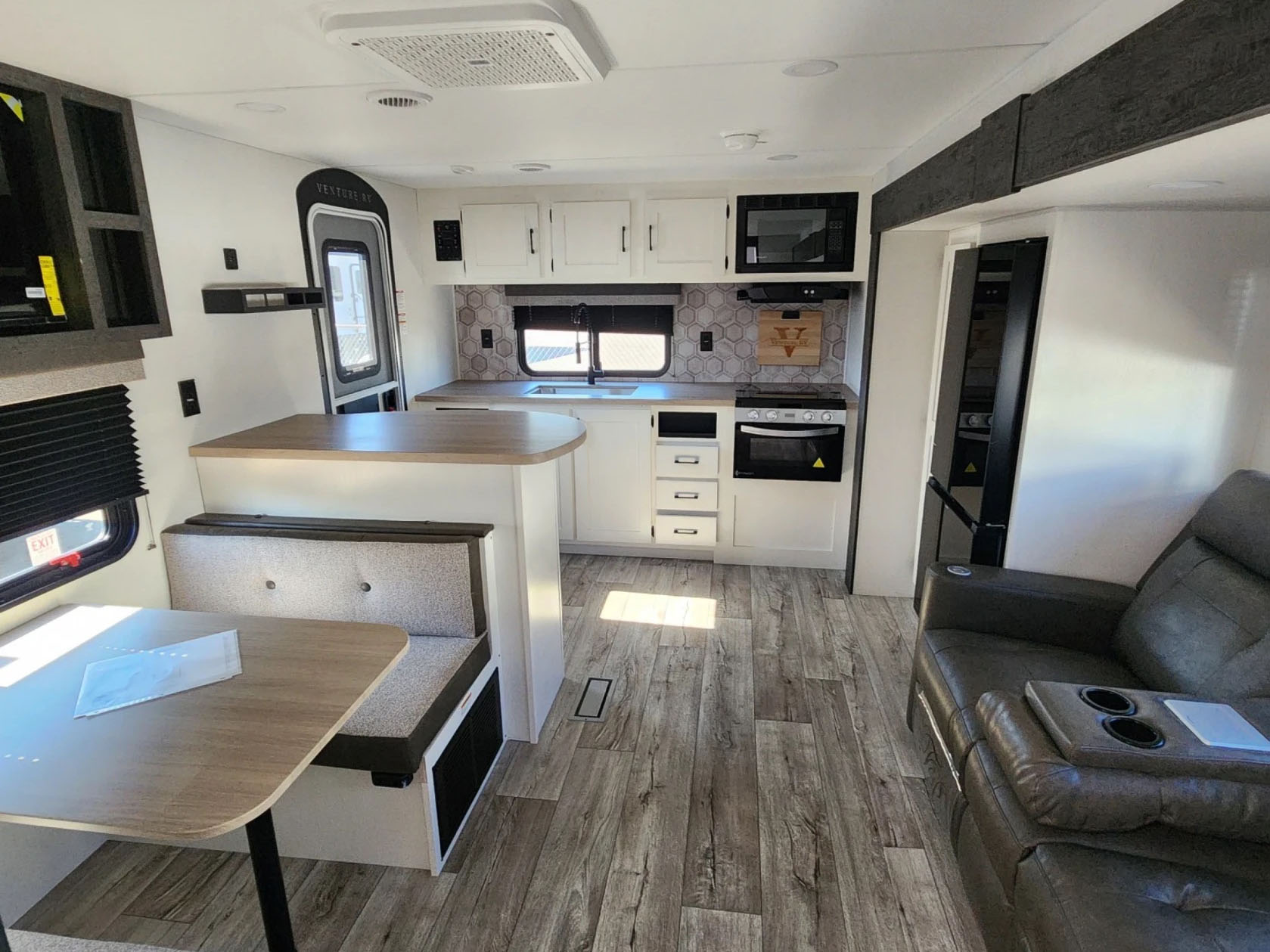 2026 VENTURE RV SIENNA 231VRK - Image 24