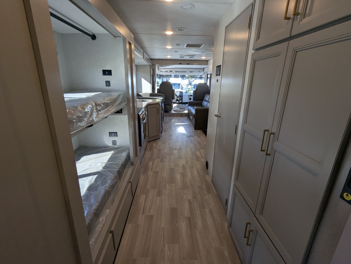 2026 Thor Motor Coach Windsport 35J - Image 31