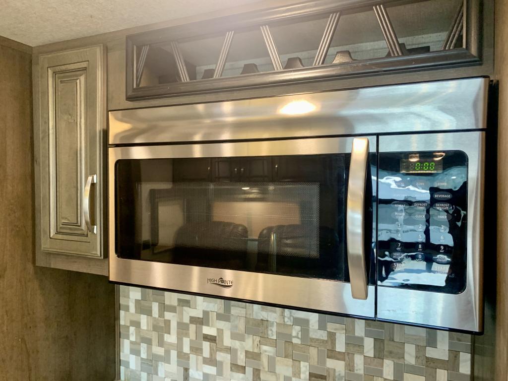2019 Keystone Montana 3811MS - Image 11