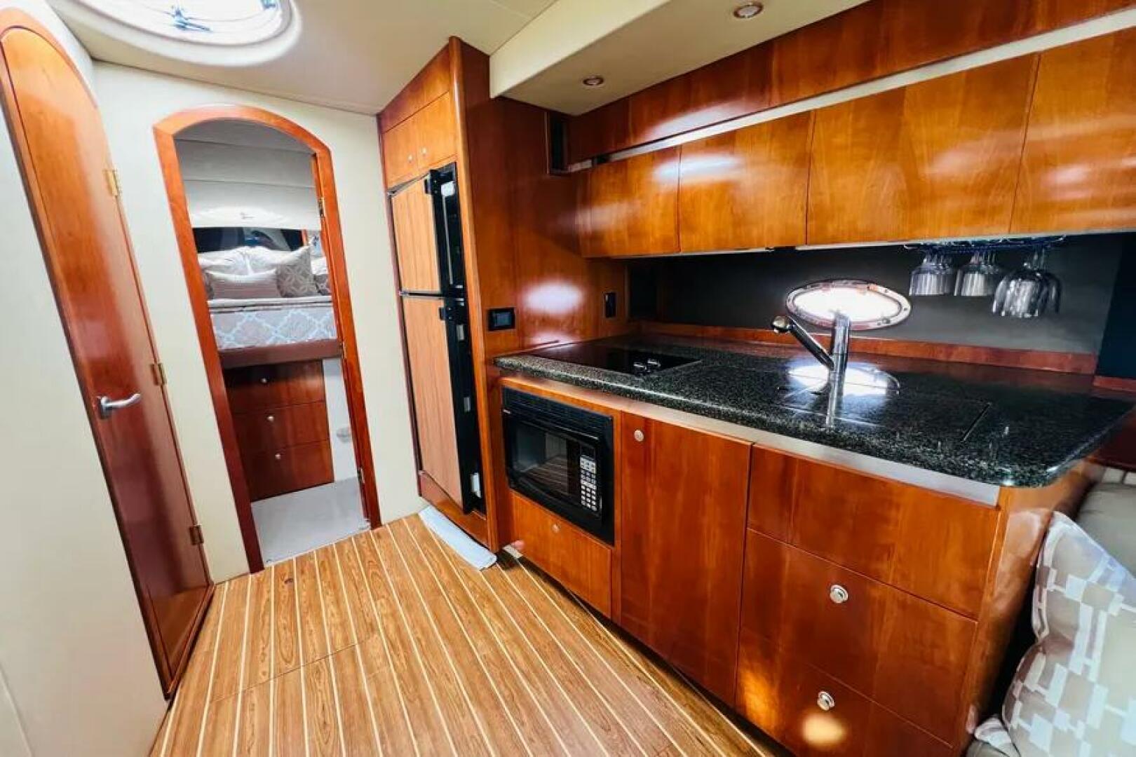 2006 Cruisers Yachts 420 Express - Image 17