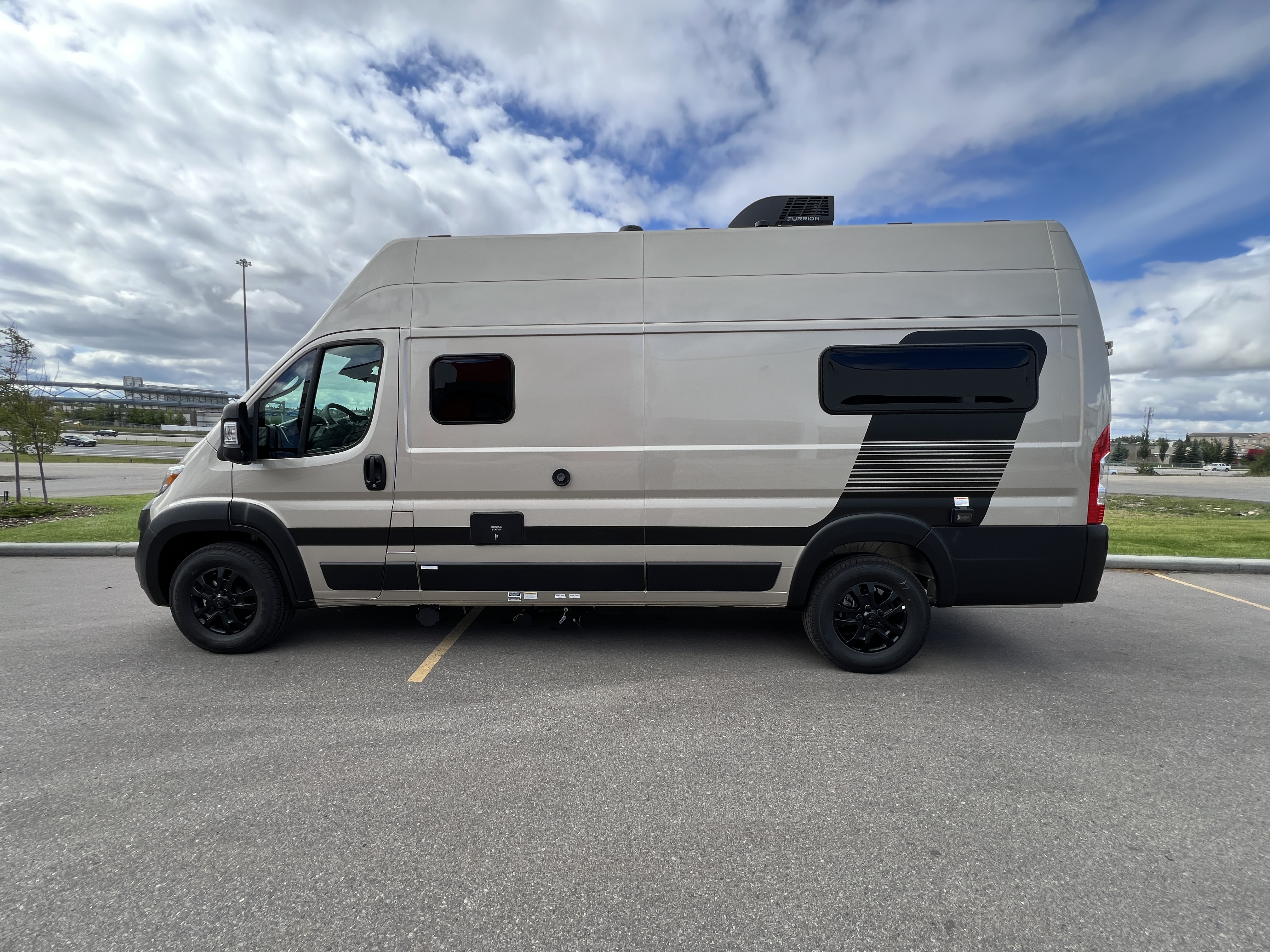 2027 Grand Design Lineage Series VP2 LVP2 - Image 7