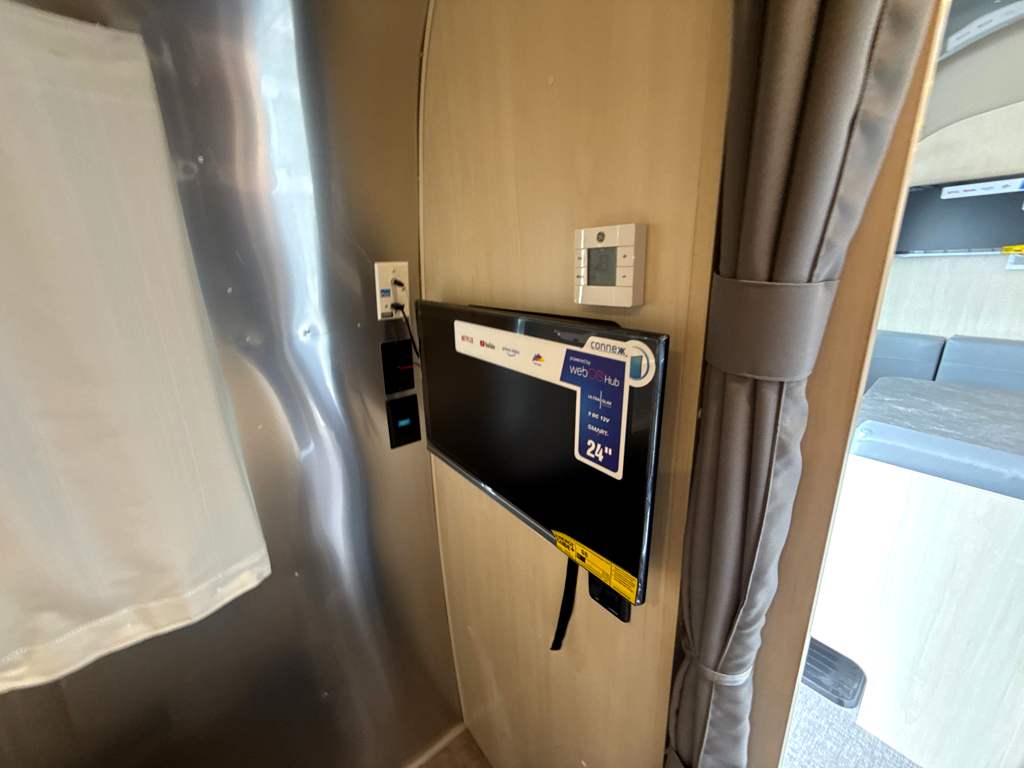 2026 AIRSTREAM FLYING CLOUD 30FBBQ - Image 33