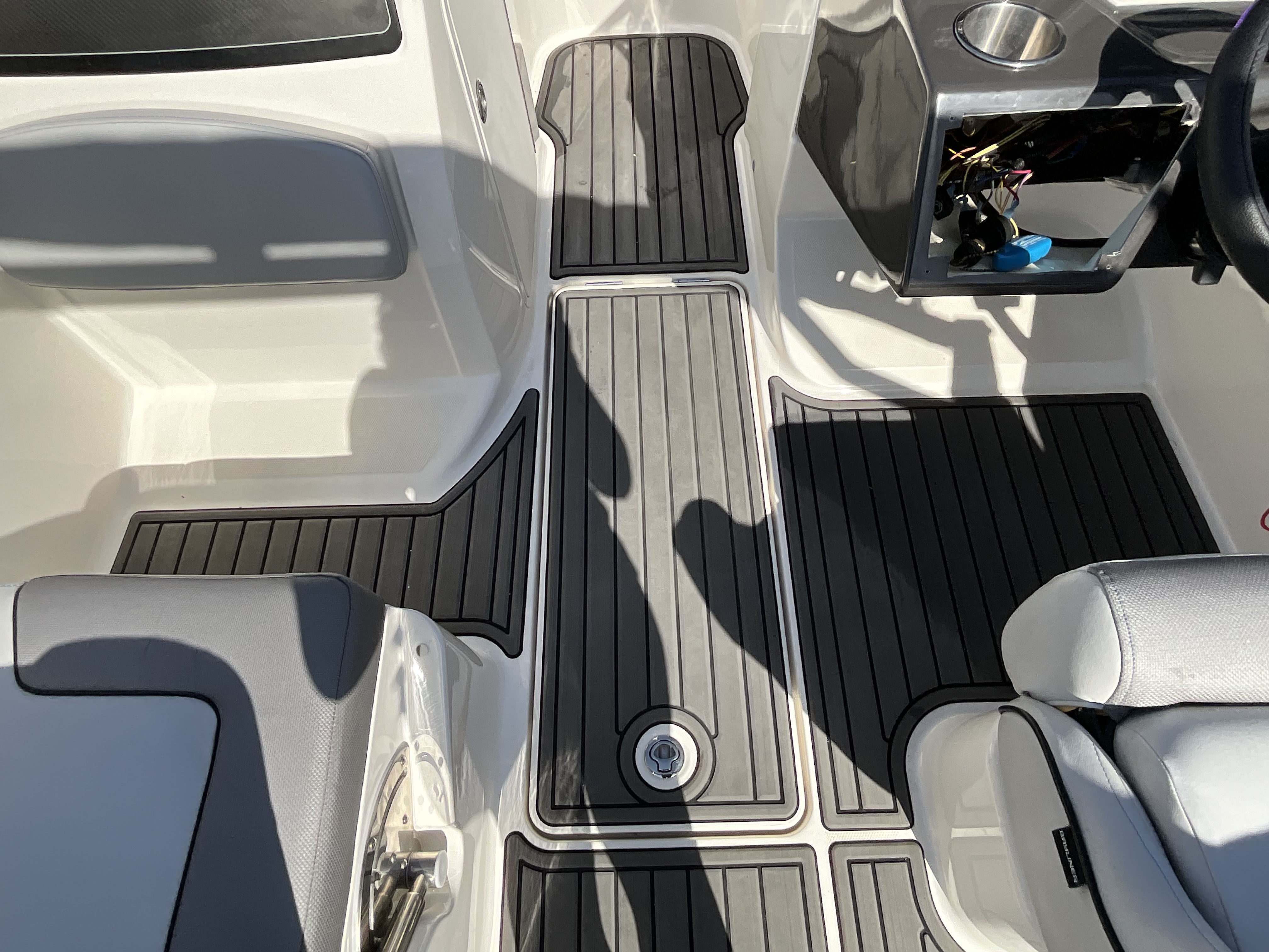 2022 Bayliner VR5 Base - Image 23