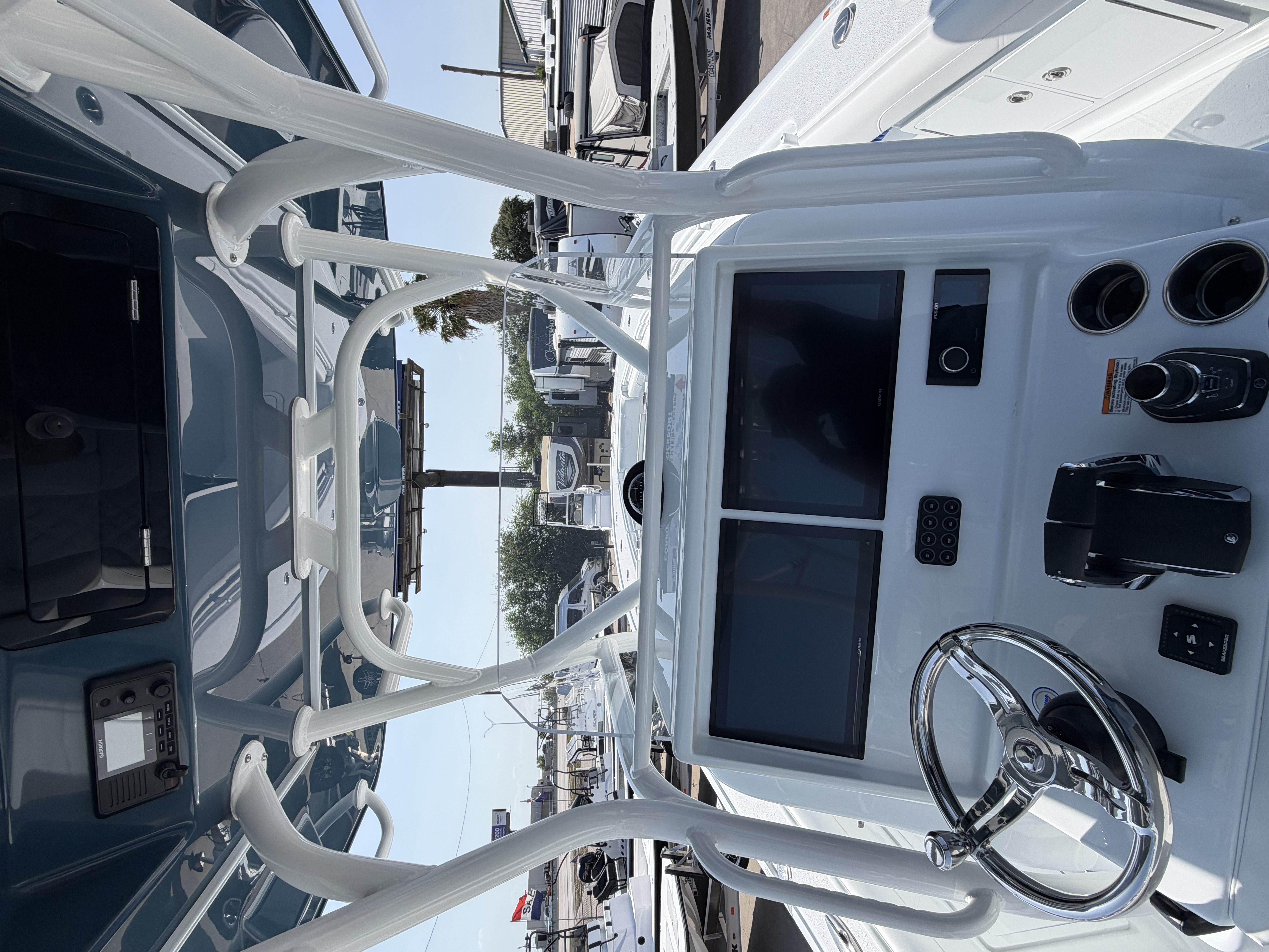 2027 YELLOWFIN 32 OFFSHORE - Image 8