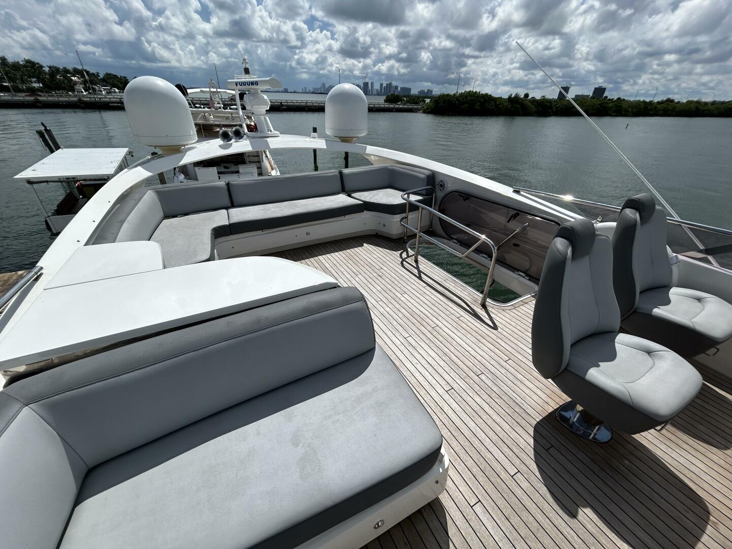 2014 Princess S72 - Image 31