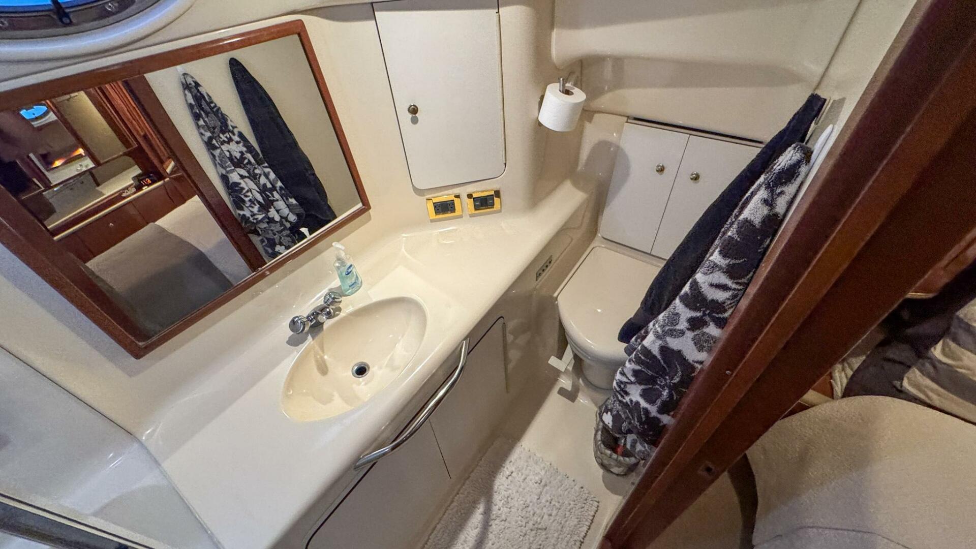 2000 Sea Ray 420 Aft Cabin - Image 38