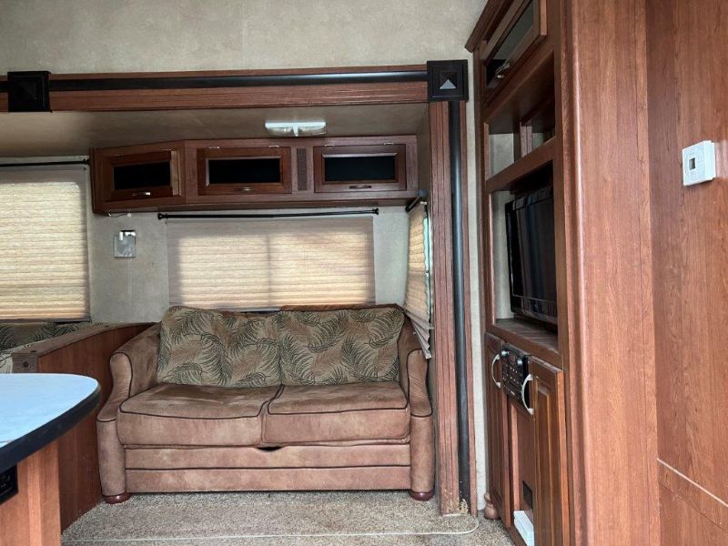 2012 Forest River Wildcat eXtraLite 312BHX - Image 3