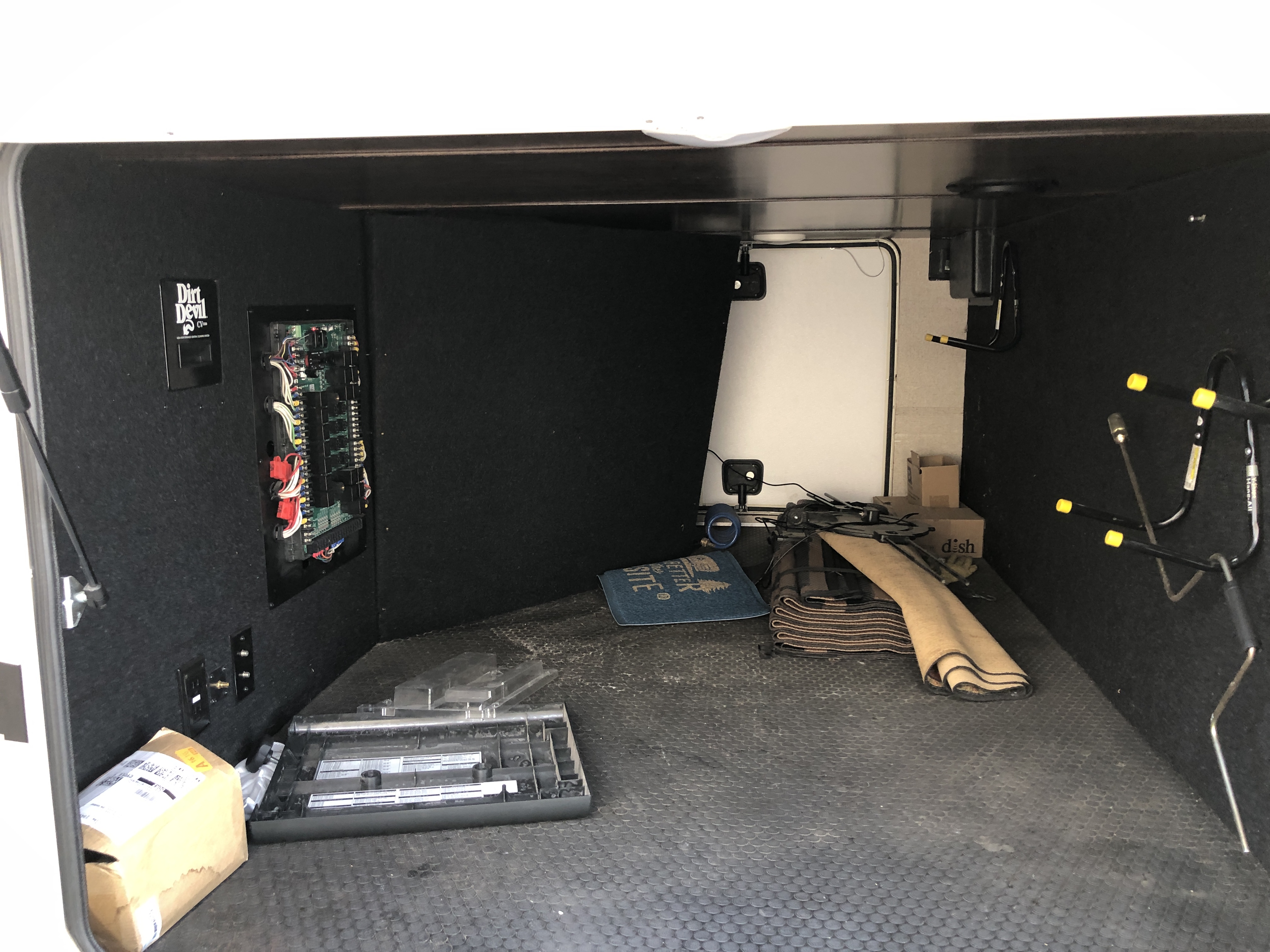2017 REDWOOD RV 3821RL - Image 9