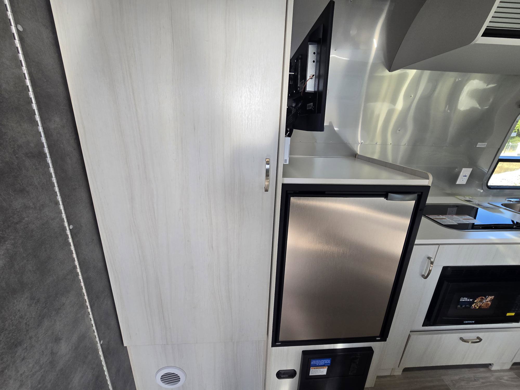 2026 AIRSTREAM BAMBI 22FB - Image 13