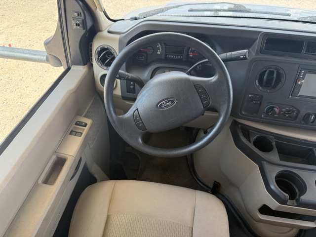 2015 Forest River Sunseeker 3010DS - Image 3