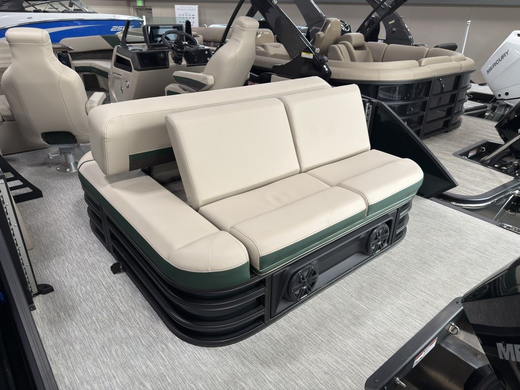 2026 Bennington 24MCSB Carbon Fiber Arch Tritoon Pontoon - Image 83