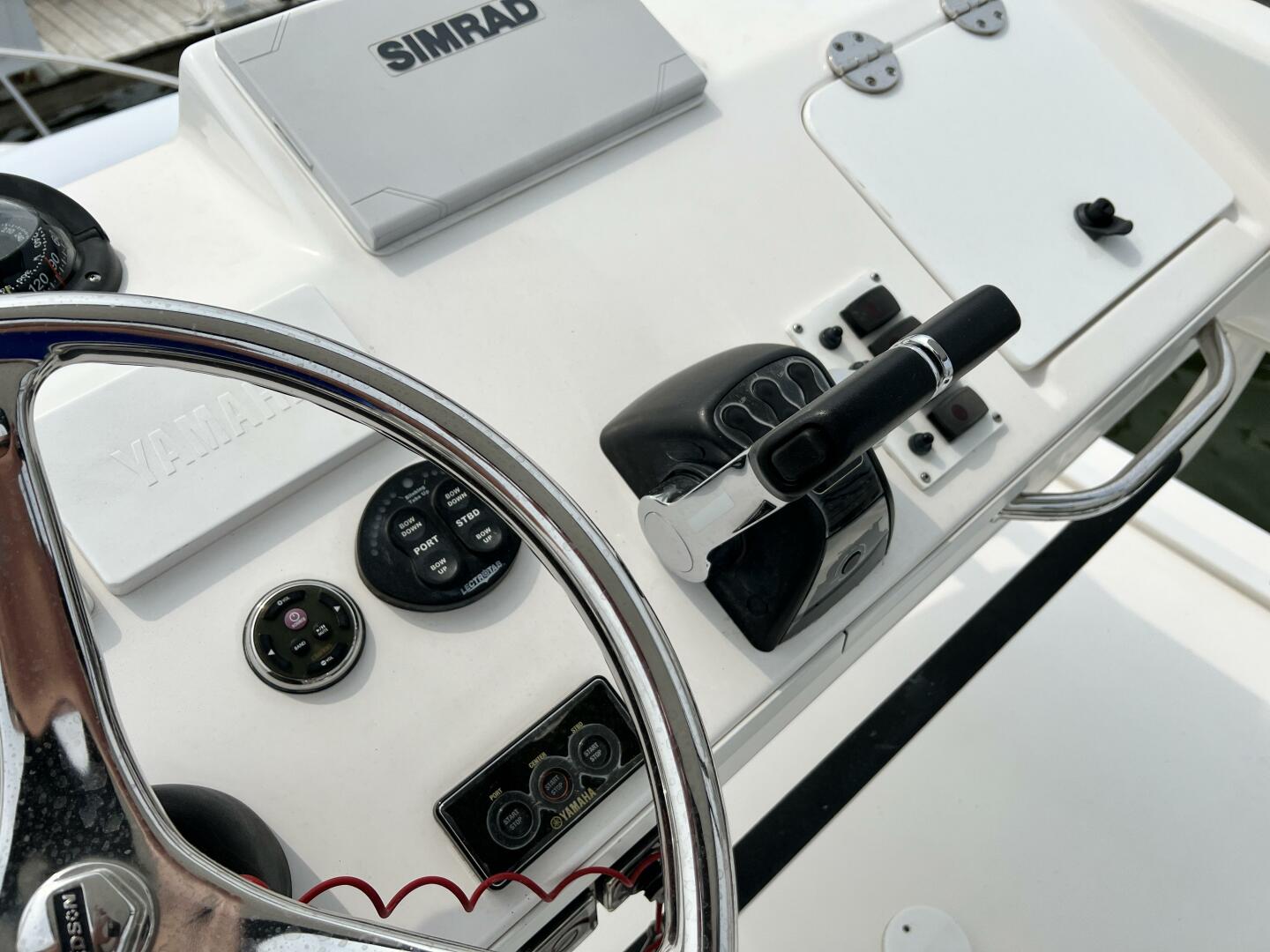 2012 Everglades 350 LX - Image 32