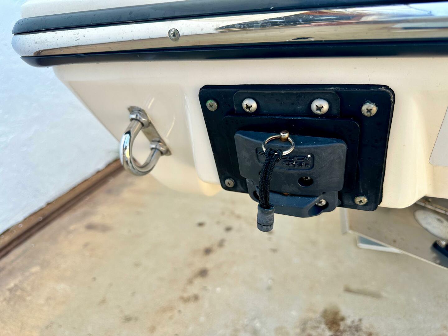 2016 PURSUIT C 238 Center Console Base - Image 13