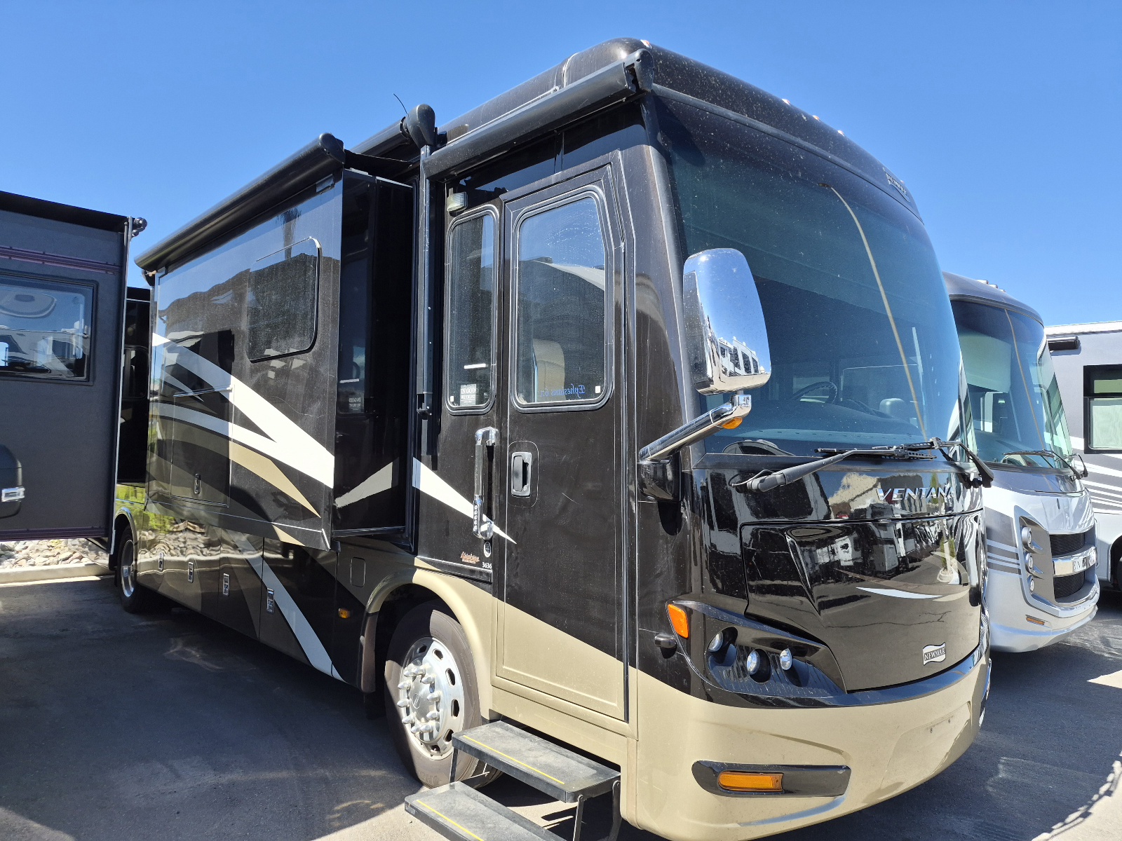 2015 Newmar Ventana 3636 - Image 1