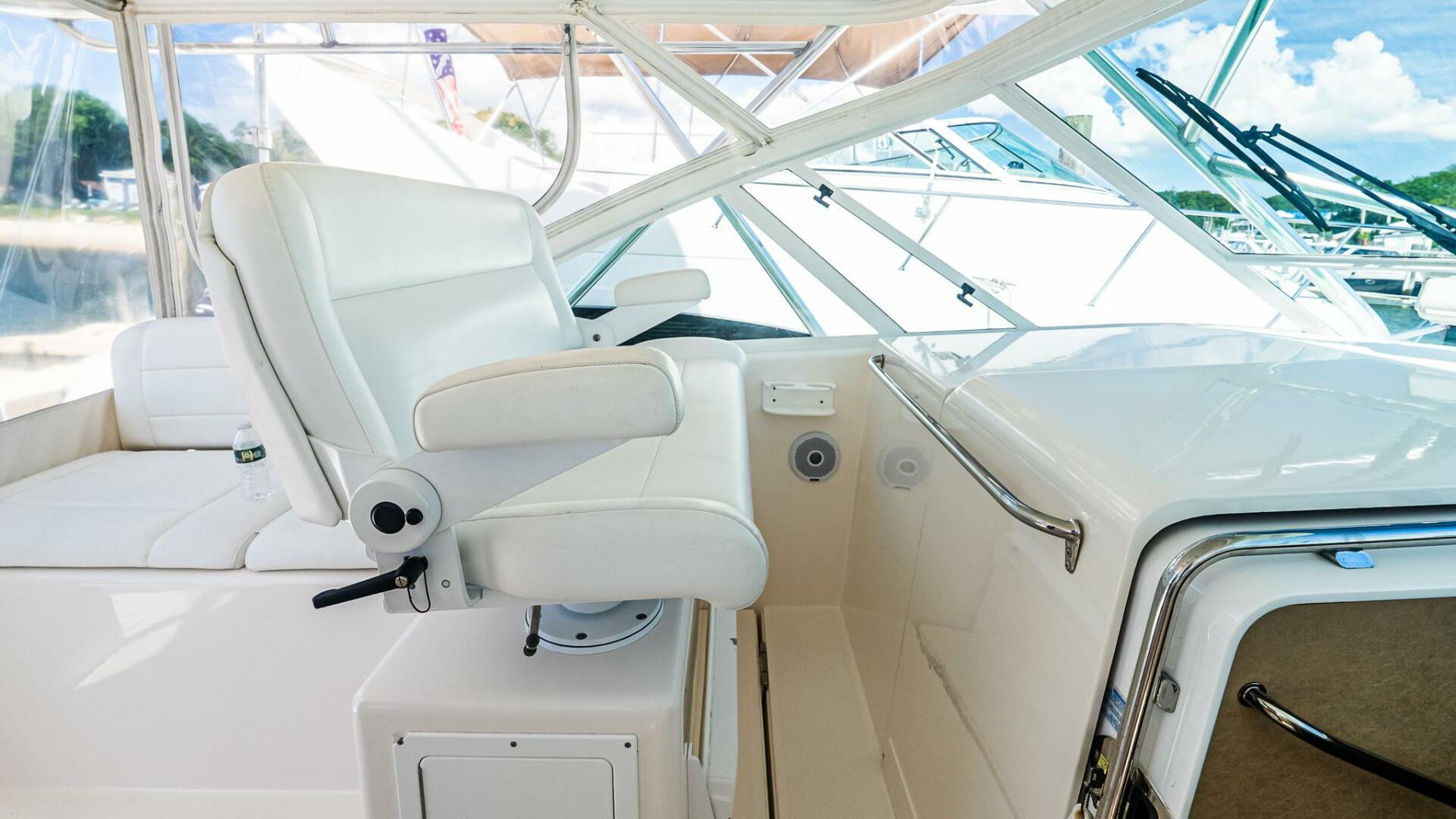 2008 Cabo 38 Express - Image 15