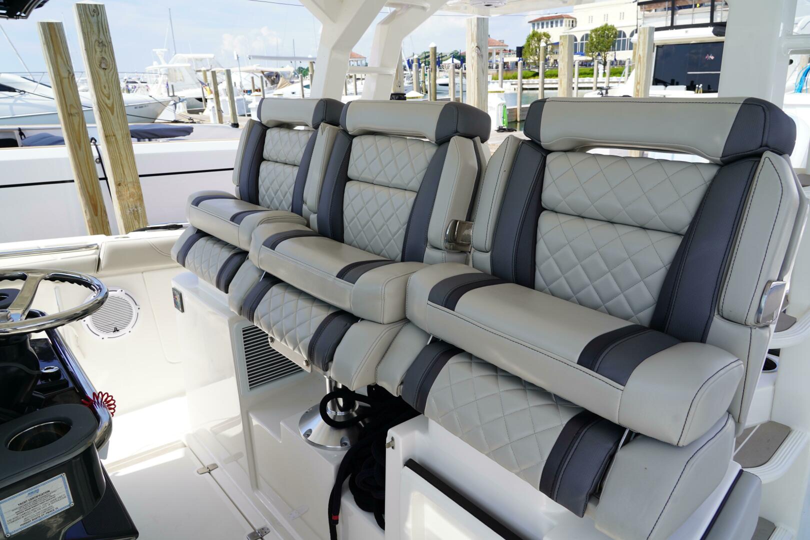 2022 PURSUIT S 428 Sport Base - Image 17