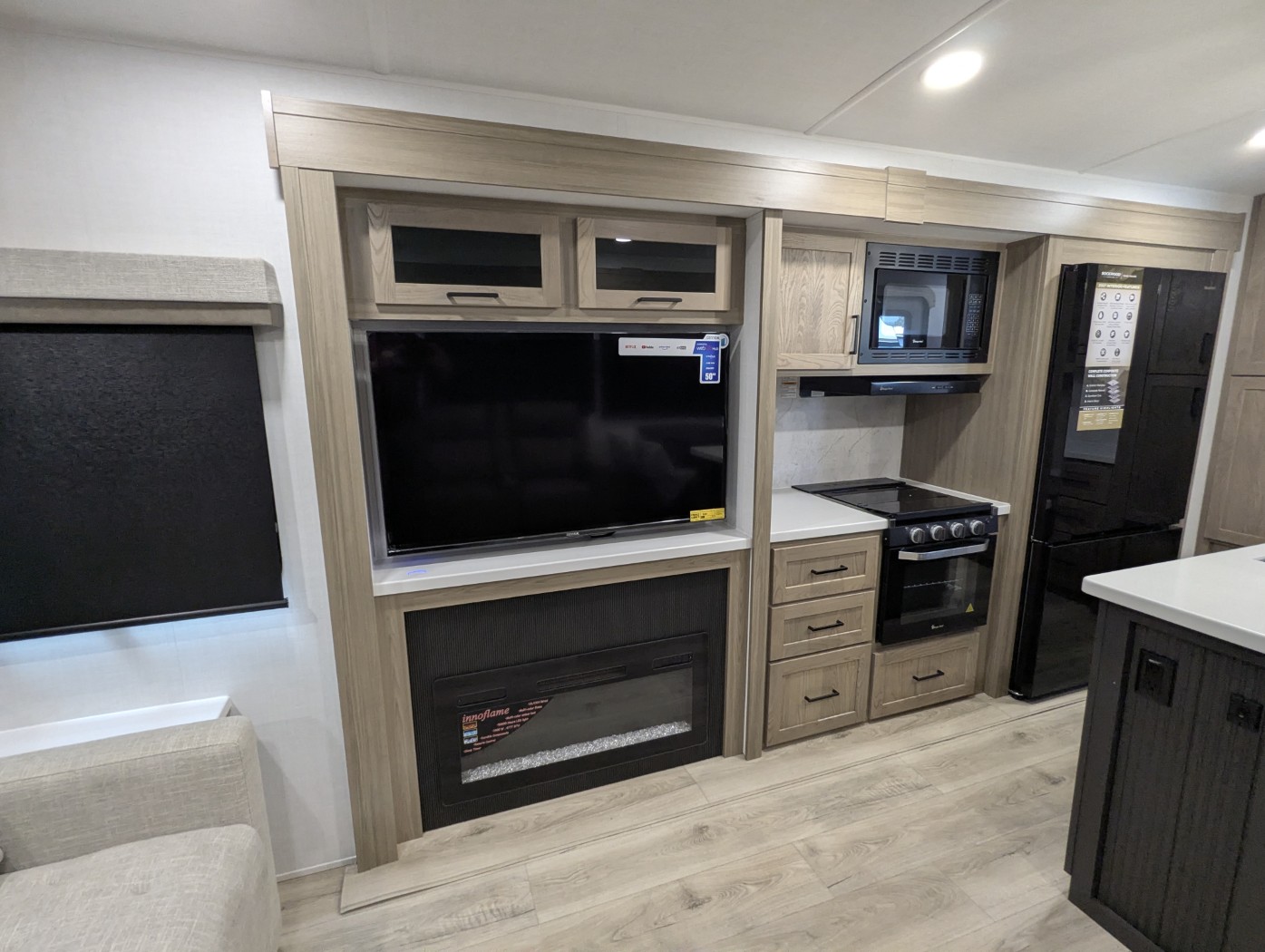2027 Forest River Rockwood Ultra Lite 2916RL - Image 30