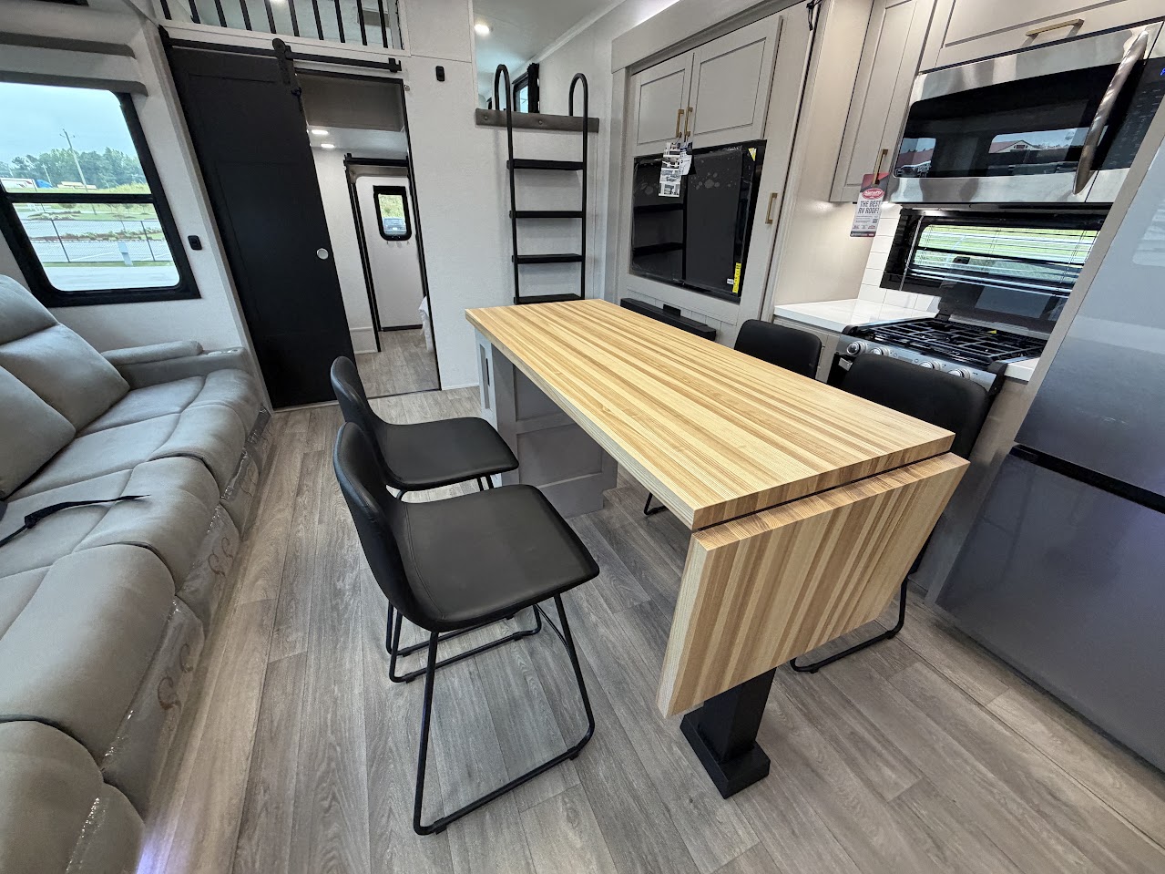 2027 JAYCO NORTH POINT 375TBDB - Image 14